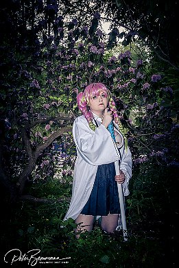 IR6_13886 @daphne_purpura as Kanroji Mitsuri (Anime Demon Slayer) Cos & Fun - Hanami Shooting Treffen 2022, Luisenpark
