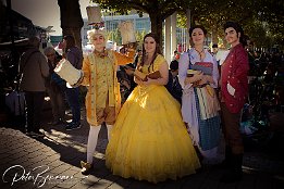 Frankfurter Buchmesse 2017  Miss Weasleby als Belle im 'town dress' Serakira Cosplay als Erlkoenigin als Lumieré Zaubernaht Cosplay als Gaston –