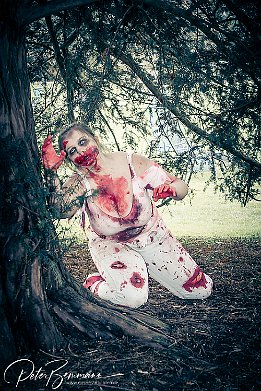 IMG 39283  Zombi - Darsteller: Jenny Diem