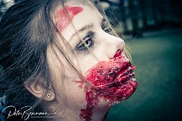 IMG 39298  Zombi - Darsteller: Jenny Diem