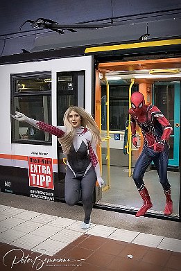 IMG 01182  Mit Spider Gwen & Spider Man on Mainhatten Tour Spider Gwen - @buhbuh_chan_cosplay Spider Man - @crazychaoscosplay . . : LR_Excessor