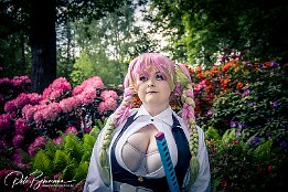 IR6_13821 @daphne_purpura as Kanroji Mitsuri (Anime Demon Slayer) Cos & Fun - Hanami Shooting Treffen 2022, Luisenpark