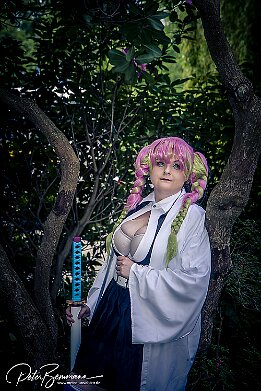 IR6_13878 @daphne_purpura as Kanroji Mitsuri (Anime Demon Slayer) Cos & Fun - Hanami Shooting Treffen 2022, Luisenpark