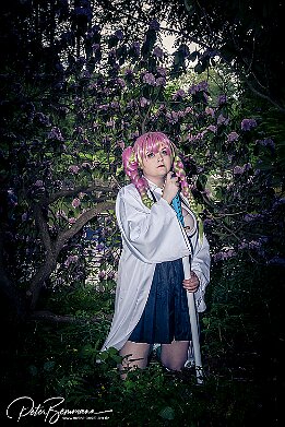 IR6_13886 @daphne_purpura as Kanroji Mitsuri (Anime Demon Slayer) Cos & Fun - Hanami Shooting Treffen 2022, Luisenpark