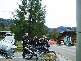 PA040047  Kleine Gruppe auf kleiner Runde