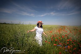 IR6_11624 Mohnfeld Shooting mit Ayida