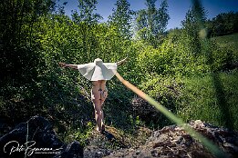Andrea - Outdoor im Tunnel und Natur